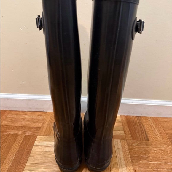 Hunter Original Tall Rainboots with Navy Liners - Picture 4 of 8